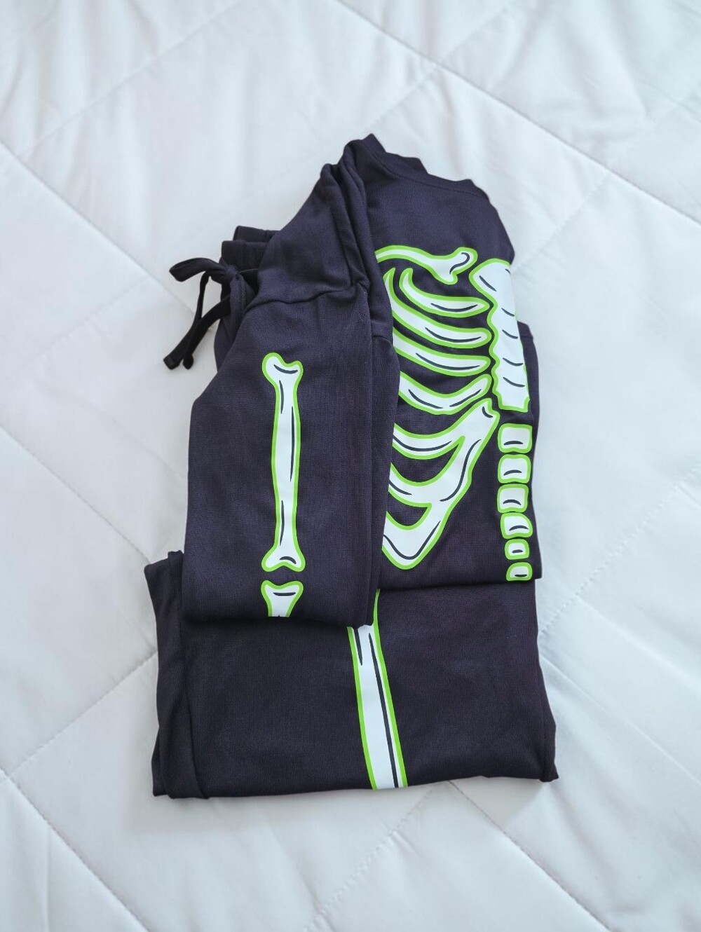 NWT Skeleton Halloween Pajama Set Black Neon Green Spooky PJs - Picture 3 of 3